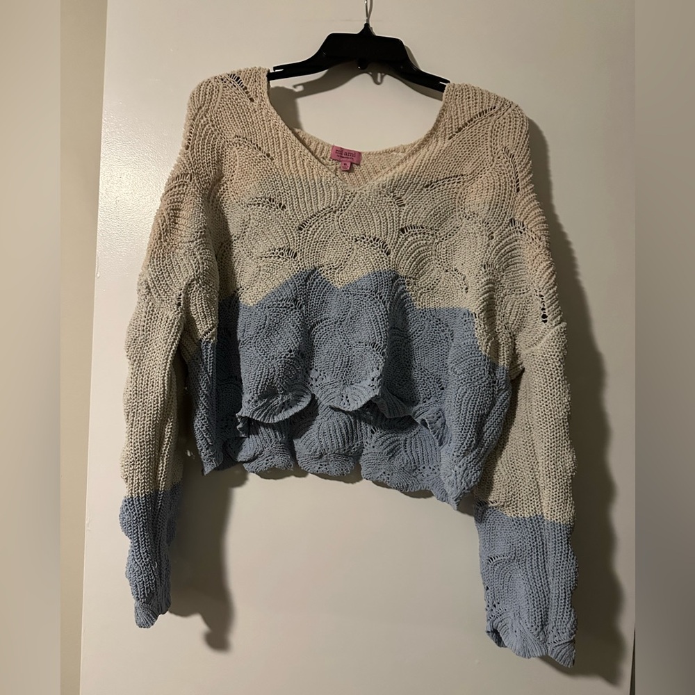 Francesca’s Size XL Women's Cream and Blue Scalloped Sweater